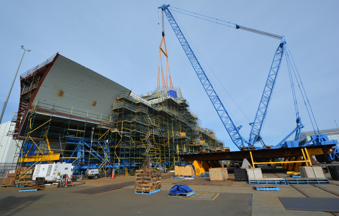 A crane lowers the Aegis tower onto the HOBART's superstructure at Adelaide on Sept. 29. (Australian Ministry of Defence)