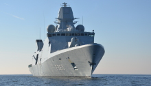 The forward superstructure is dominated by the Thales Active Phased Array Multifunction Radar (APAR), able to simultaneously support anti-air and anti-surface engagements.
